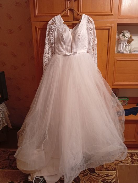 Весільна сукня ,гіпюр