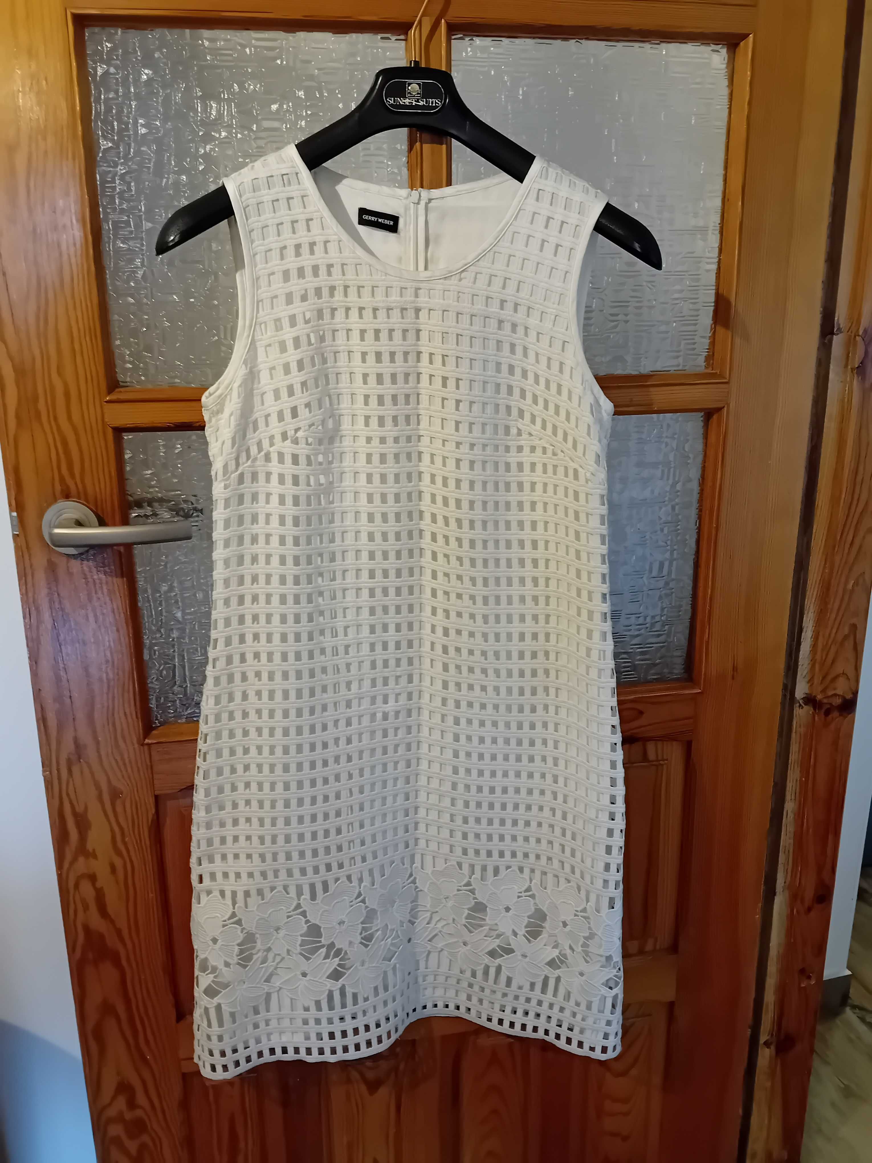 piękna sukienka wizytowa kremowa 36 z koronki gerry weber prosty krój