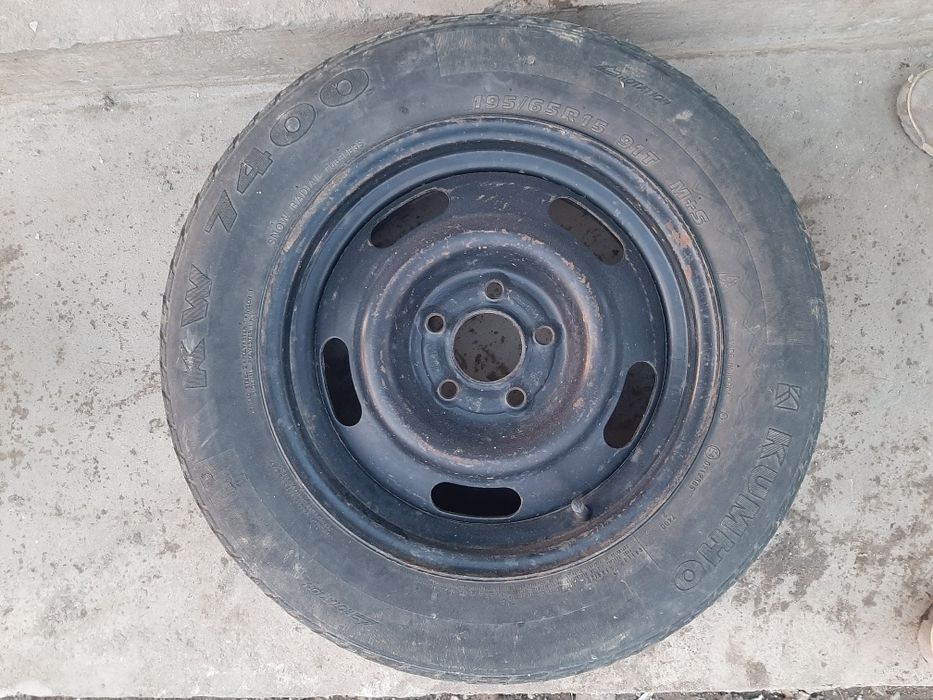 Продам запаску 195/65 R15 KUMHO