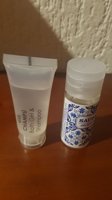 32 Miniaturas de gel banho/cabelo