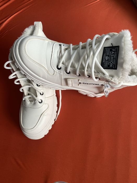 Взуття жіноче зимове