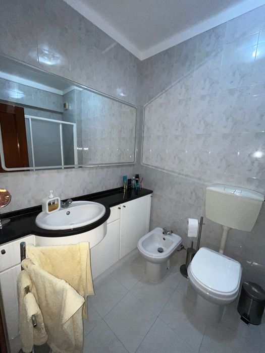 Apartamento T3 com arrecadação e garagem