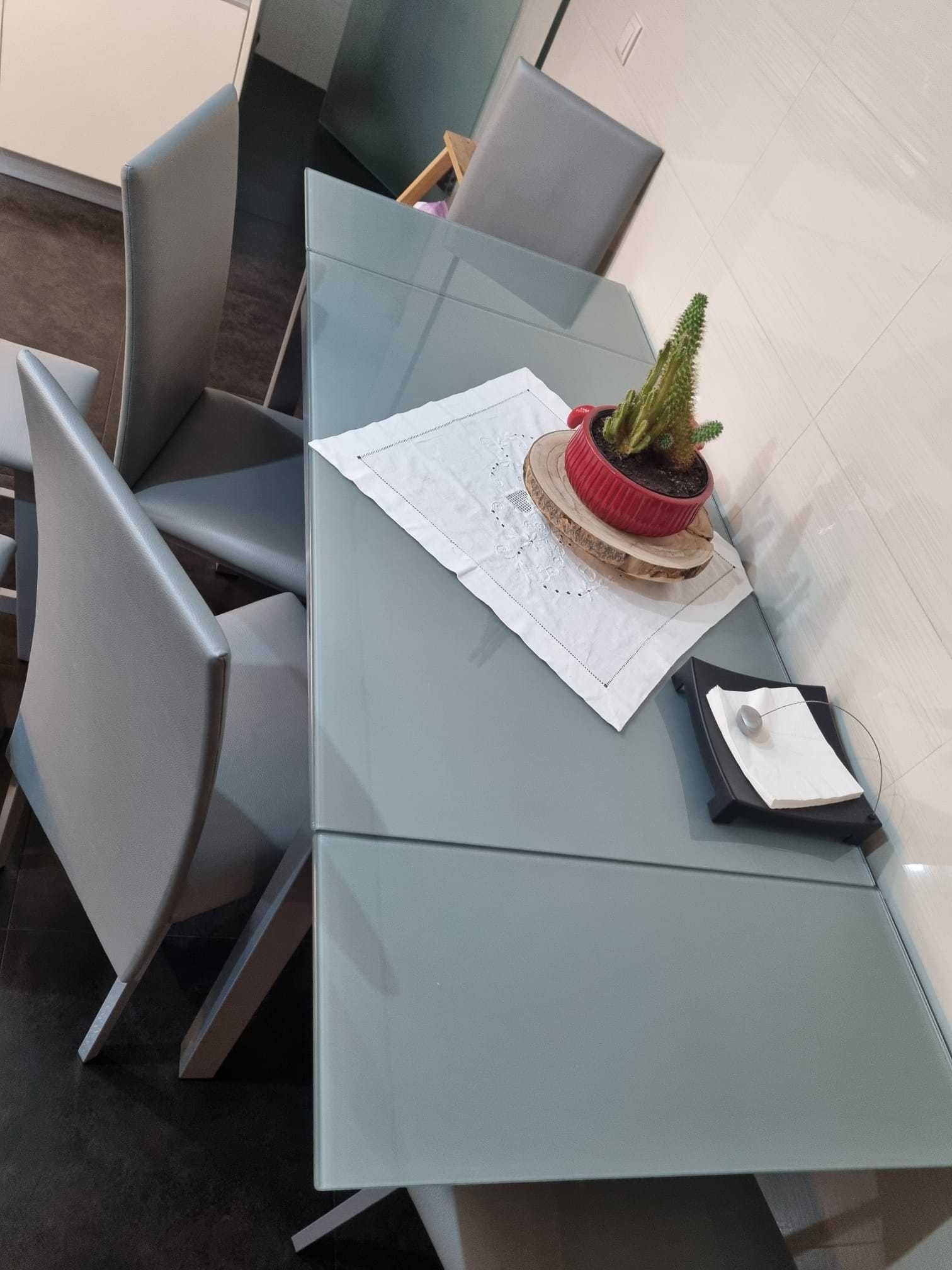 Mesa de cozinha (extensível), cadeiras e bancos