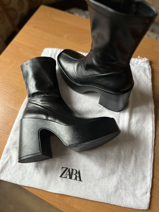 Ботільйони/чоботи Zara  на підборах
