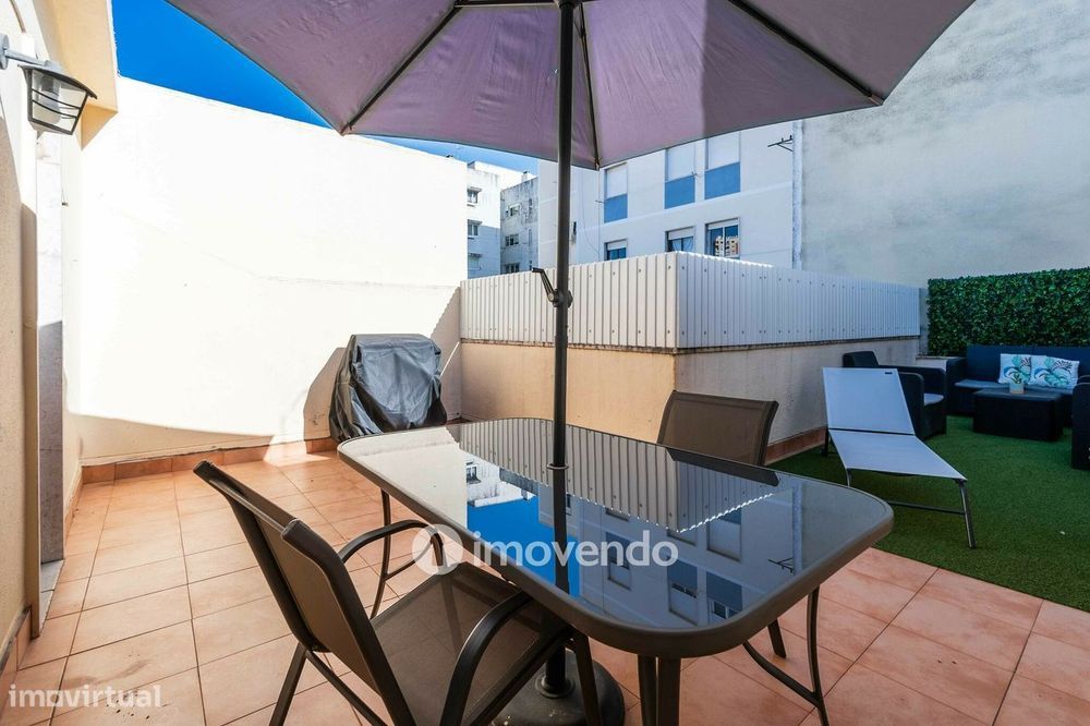Apartamento T1+1 com terraço de 27m², no Pendão, em Queluz