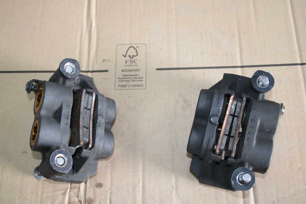 Zacisk Zaciski Przód Przedni Yamaha R1 RN12 04-06 Lewy Prawy R6