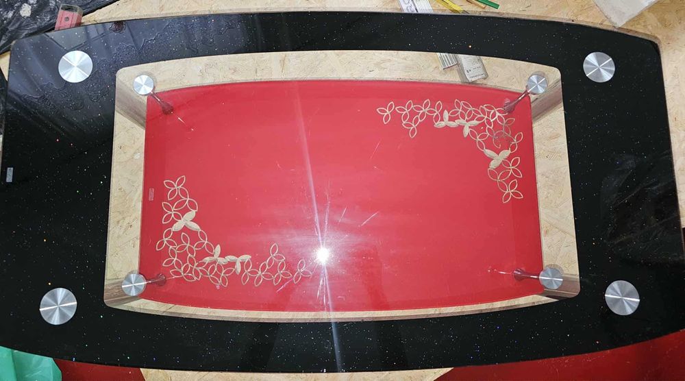 Stolik kawowy ze szklanym blatem