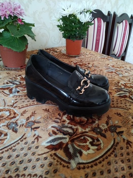 Лакові лофери