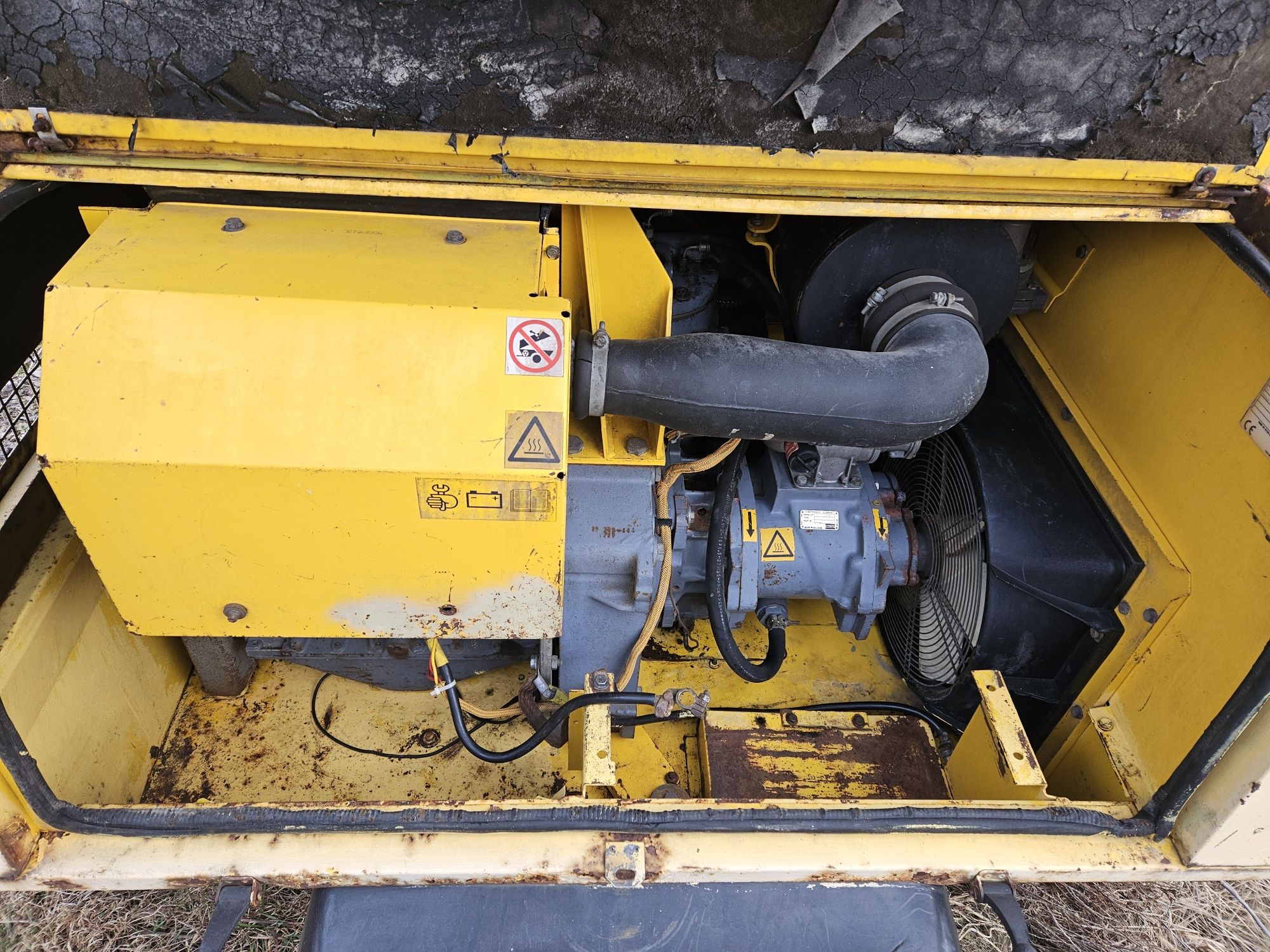 Kompresor srubowy atlas copco xas65 piaskarka 200l komnino piaskowanie