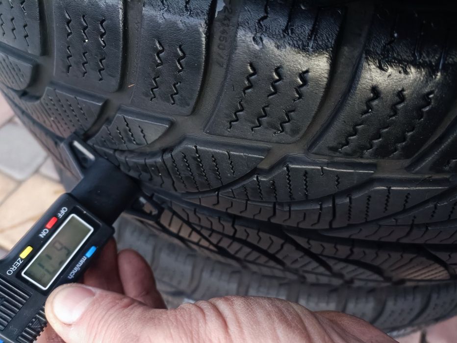 Комплект зимових шин 215/55 R17 XL