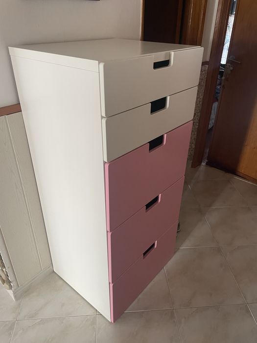 Comoda com bastante espaço para roupa