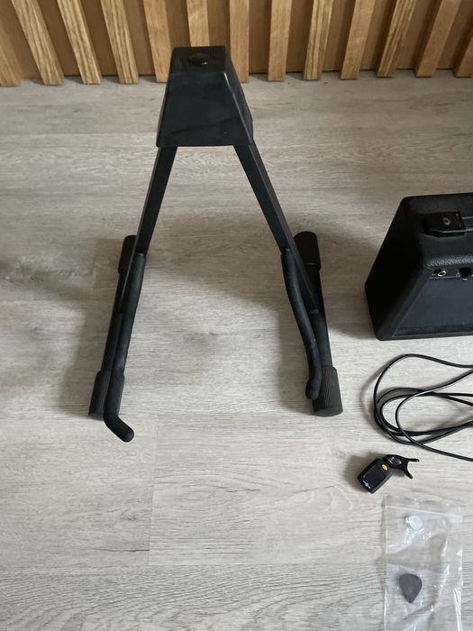 guitarra eletrica branca gear4music