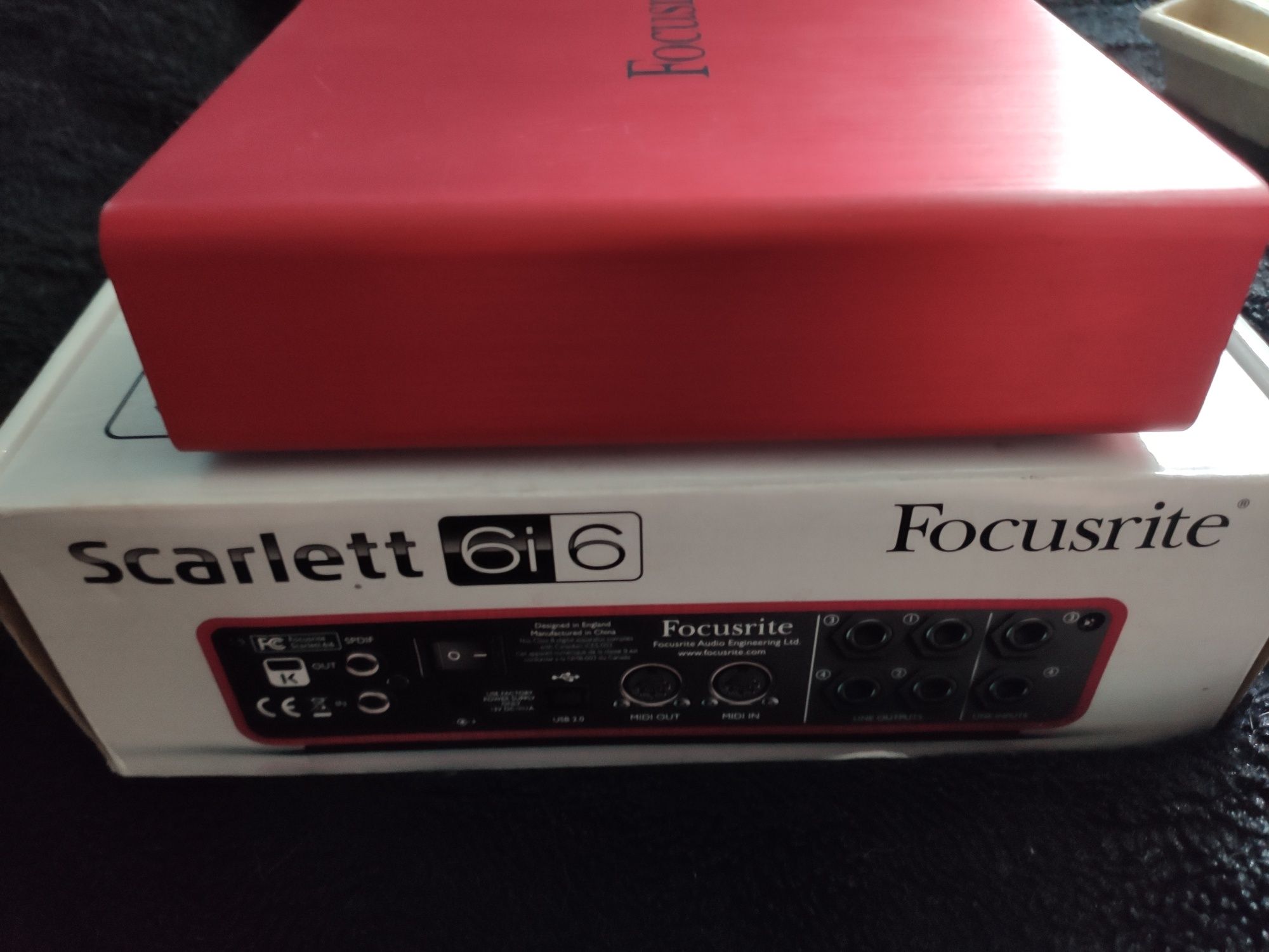 Focusrite Scarlett 6i6 interfejs audio na wiele wejść