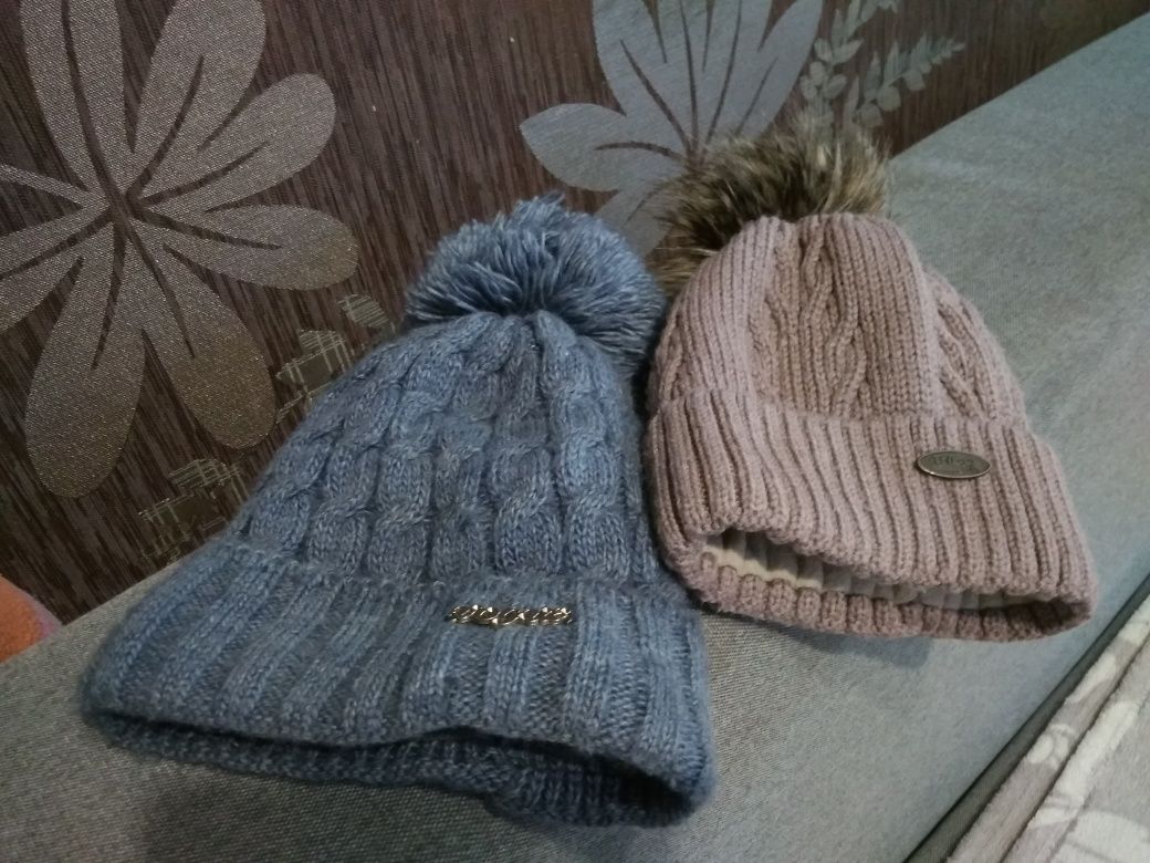 Дві тепленькі шапочки