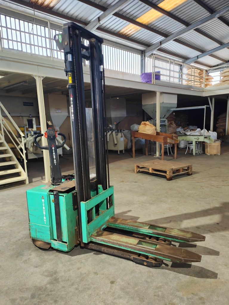 Stacker Eletrico Usado Mitsubishi