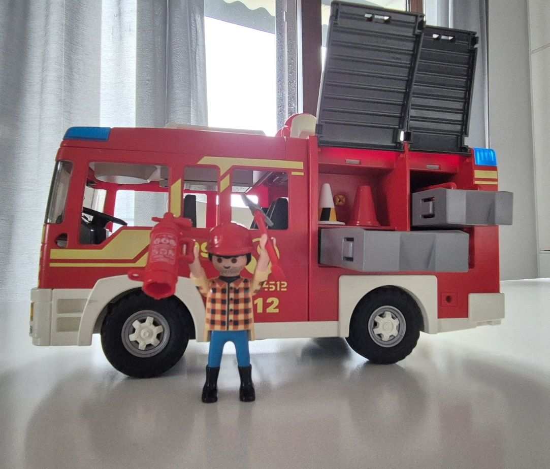 Sprzedam wóz strażacki playmobil