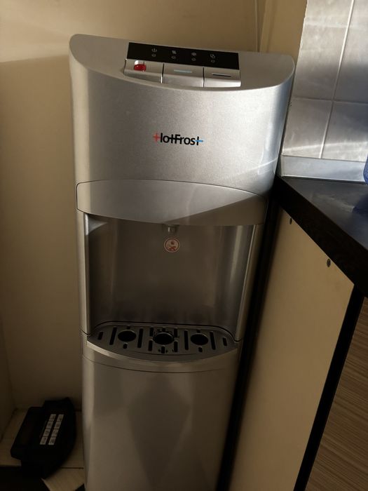 Кулер для питьевой воды