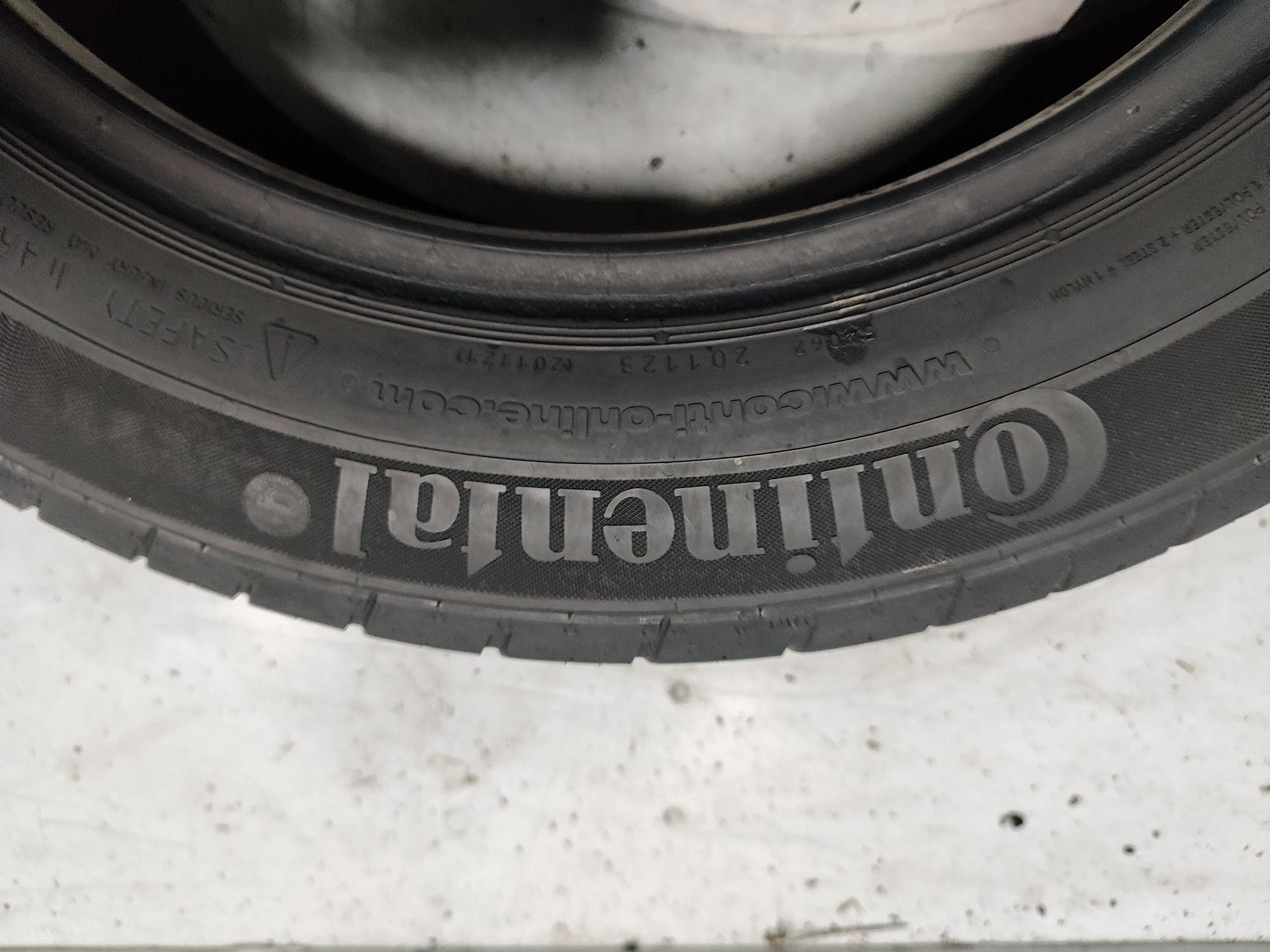 2 pneus semi novos Continental 185/60R15 84H Oferta dos Portes