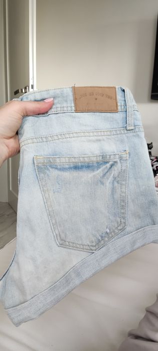 Krótkie jeansowe spodenki H&M, rozmiar 38 (M).