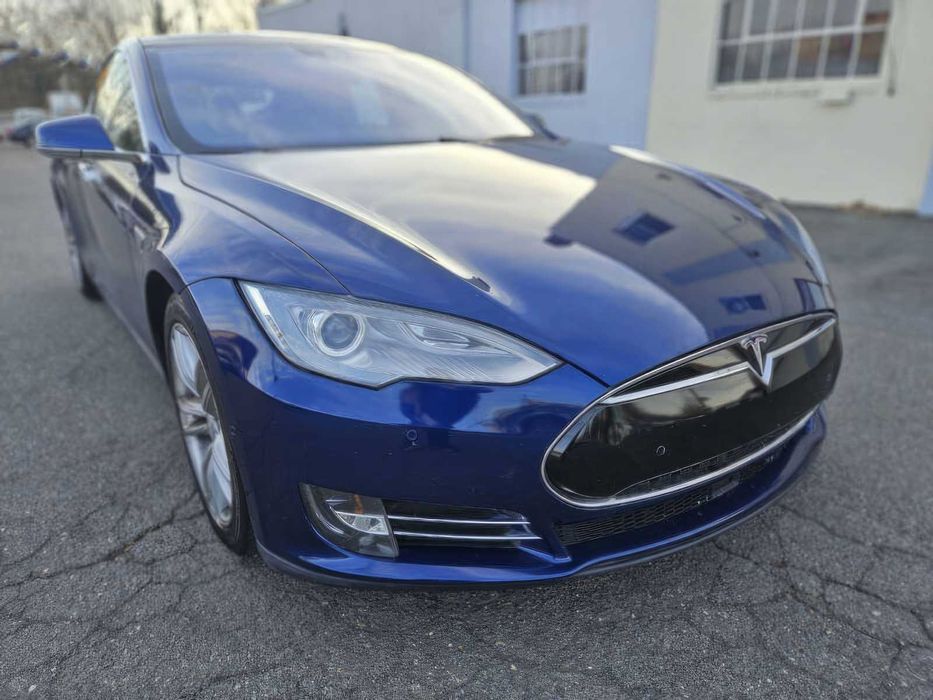 Tesla Model S 90D      2015