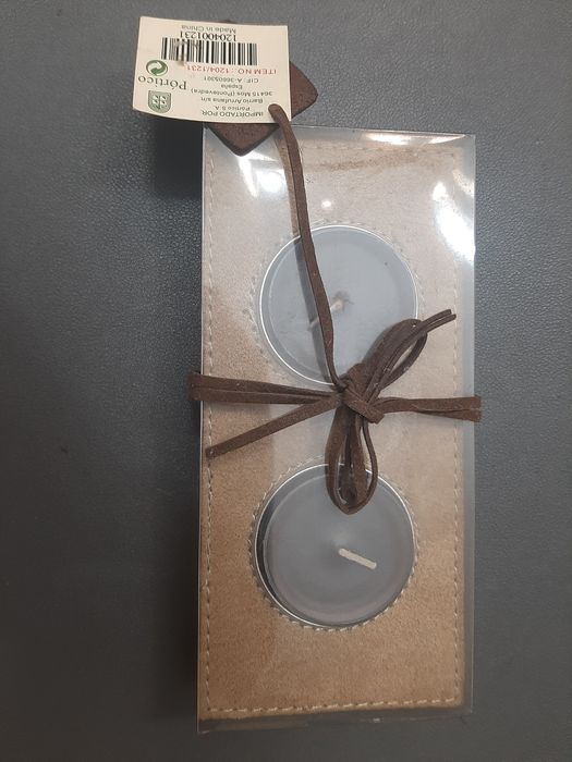 Velas com suporte em camurça, Pórtico