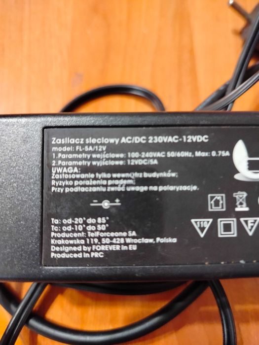Zasilacz,ładowarka AC/DC 230-12 model fl-5A/12V