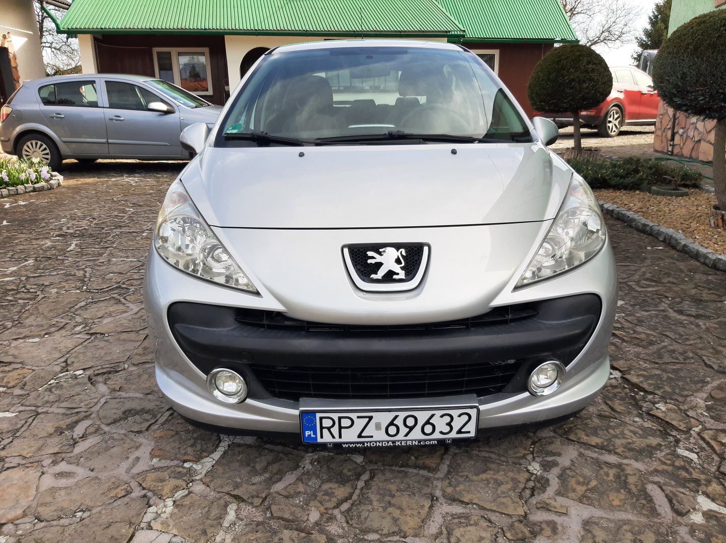 Peugeot 207 1.4 sprowadzony zarejestrowany faktura stan bardzo dobry