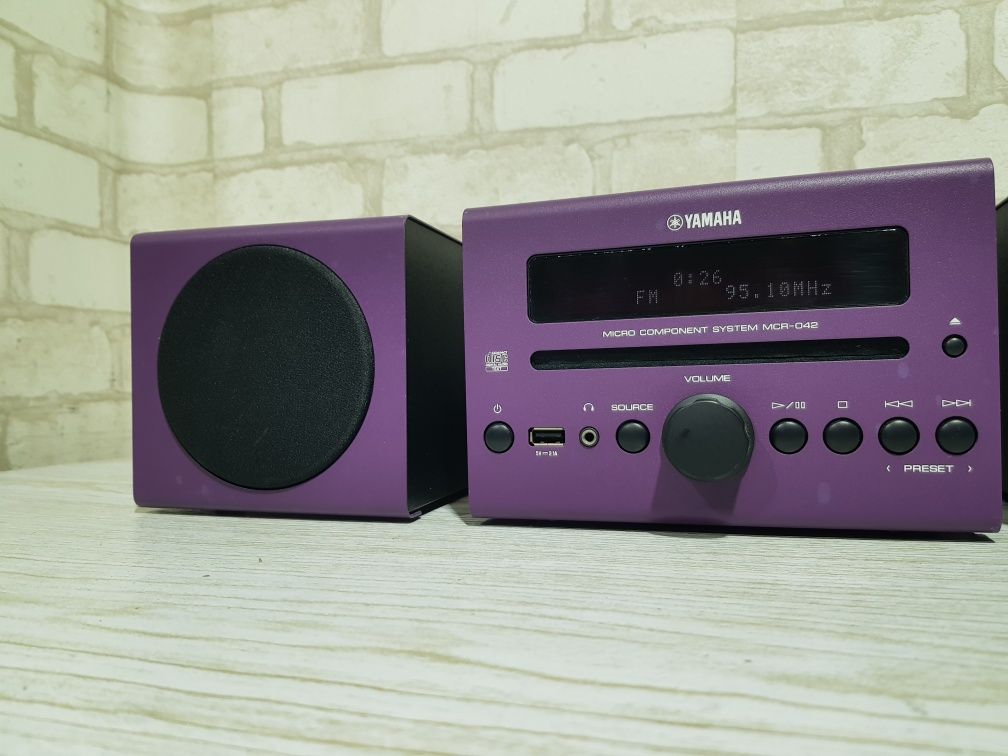 Музичний центр YAMAHA MCR-042,*2x30 Вт, USB, б/у з Німеччини