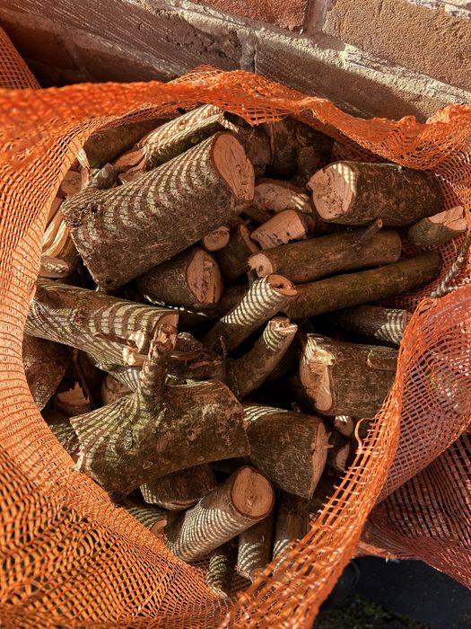 Drewno na opał, suche, gruba zrębka, brykiet