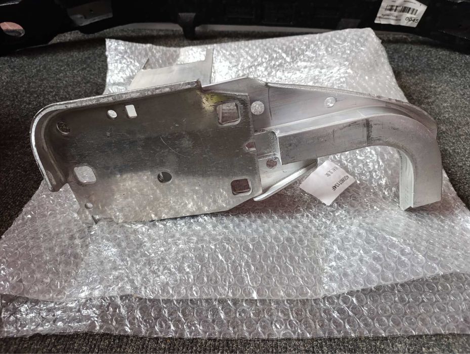 Кронштейн підсилювач переднього бампера