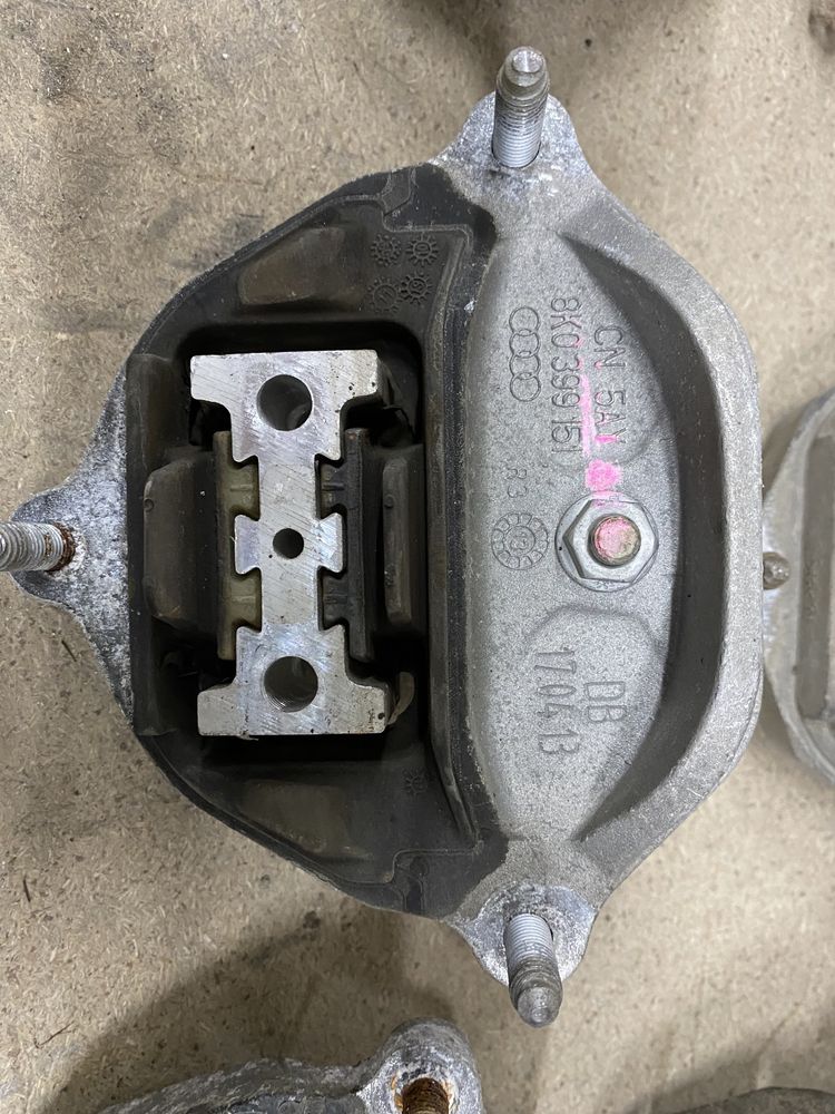 Подушка коробки передач КПП Audi A4 B8 A5 Q5 8K0399151 DB BD BC CD CL