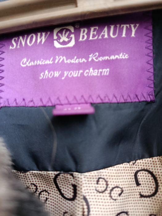 Пуховик SNOW BEAUTY  размер 40-42 (натурального пуха 80%)