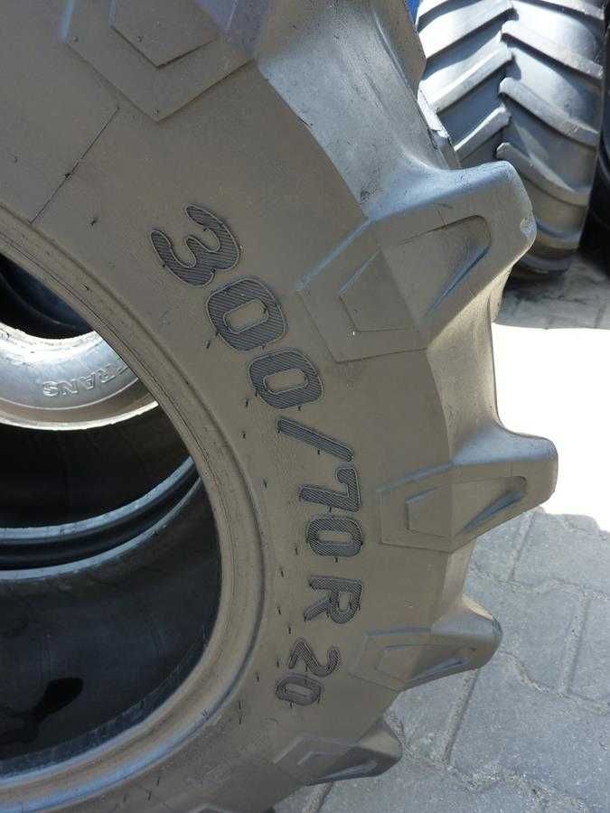 2x Opona używana rolnicza 300/70R20 PIRELLI TM700 450zł(szt.) W3959