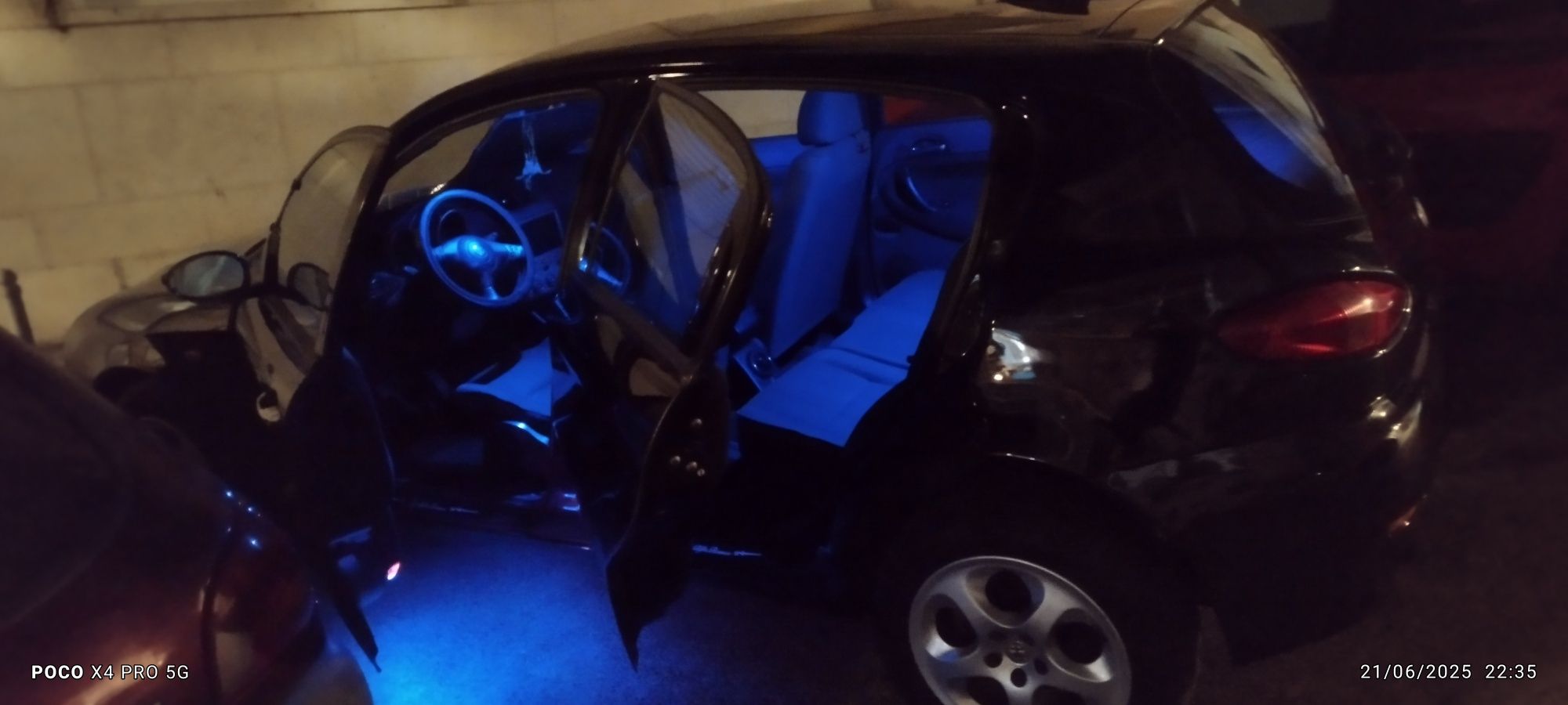 Vende-se Alfa Romeu a gás e  gasolina