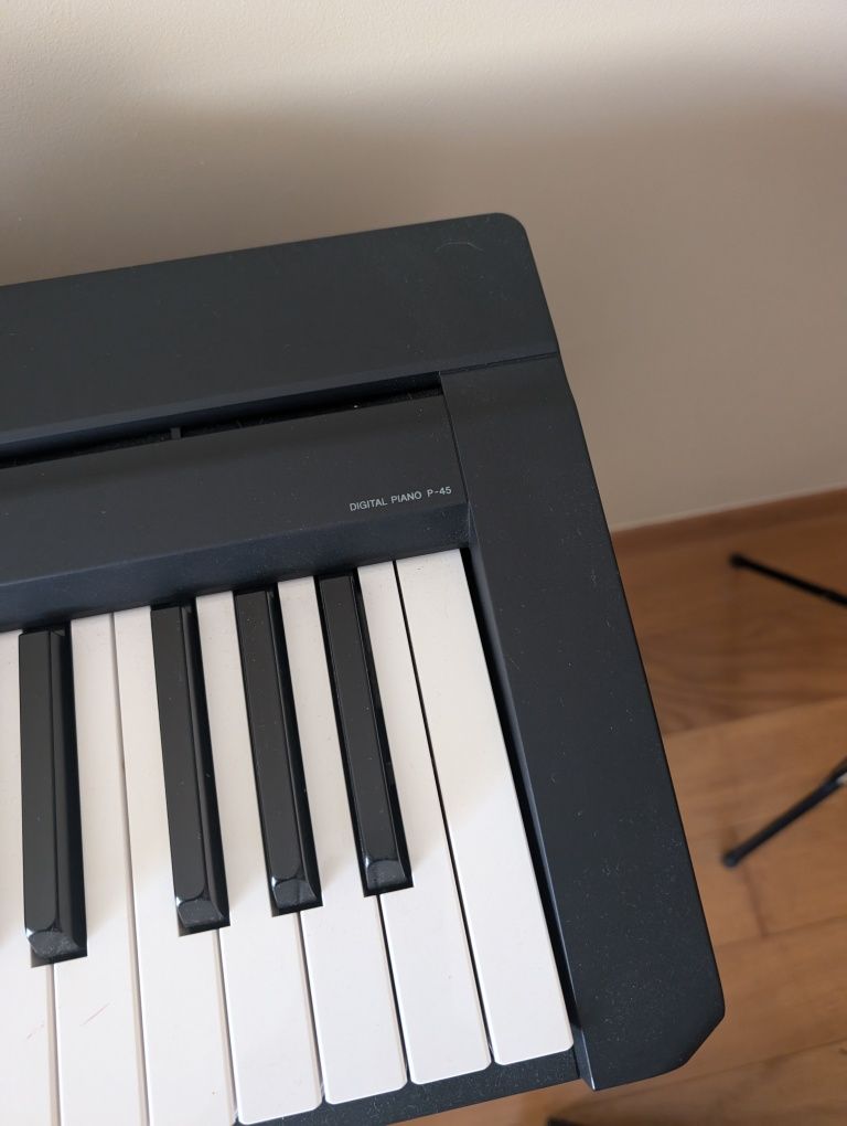 Piano Yamanha, p-45