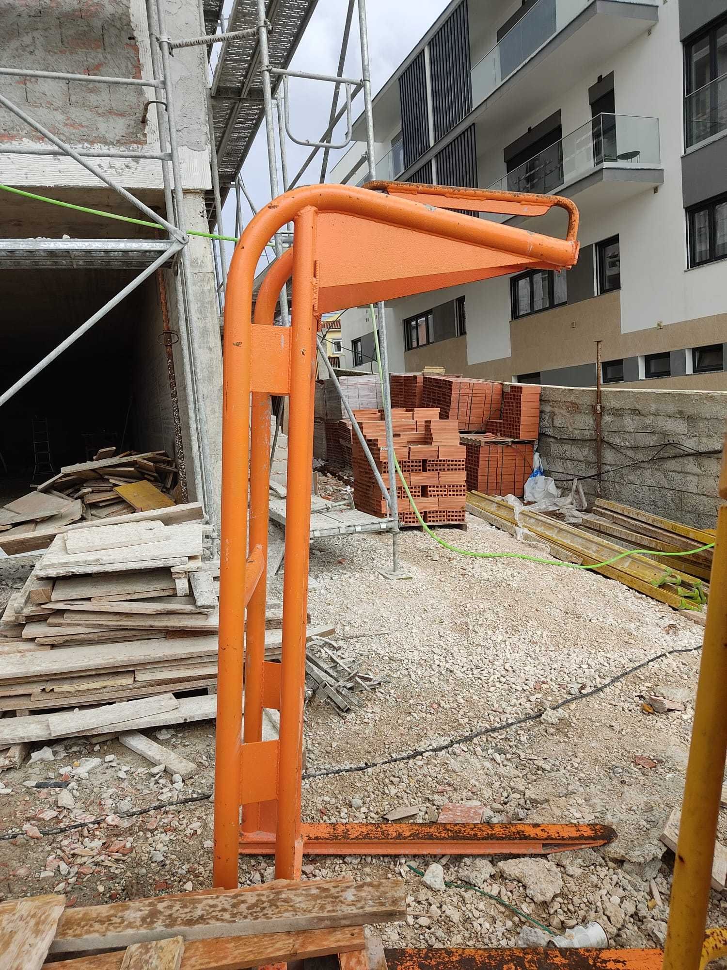 Grua Cadillon Automontante 25mts x 27mts