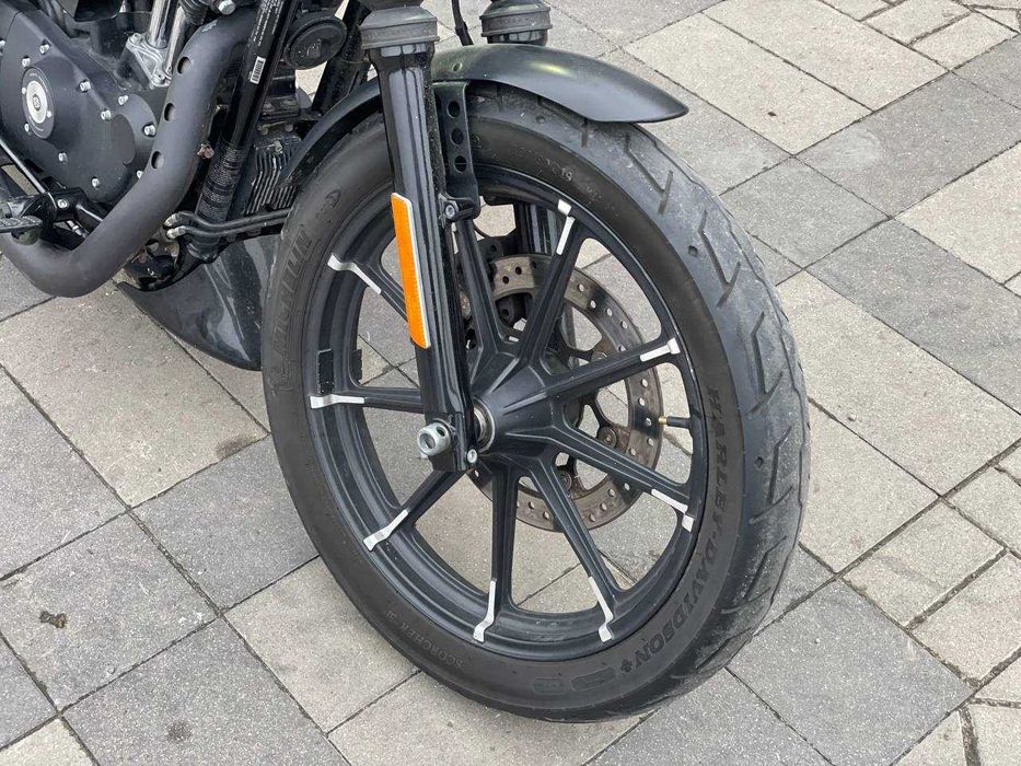 Мотоцикл Harley-Davidson 883 2017