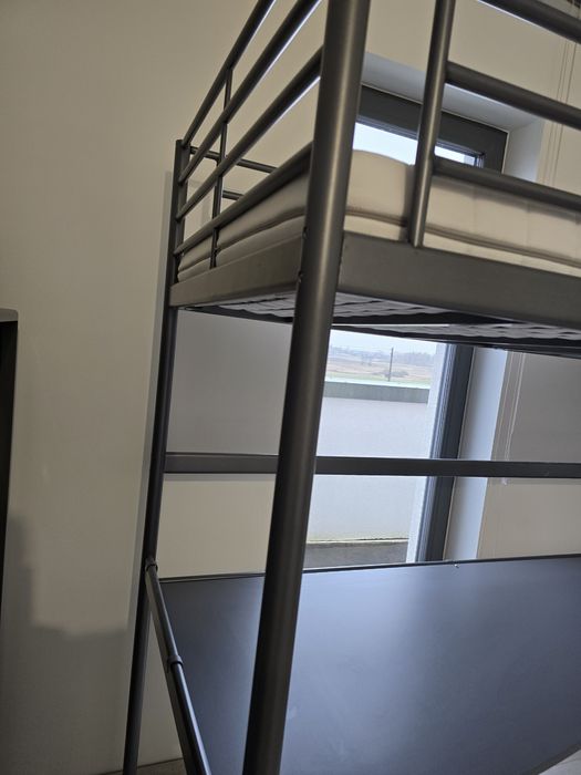 Łóżko piętrowe IKEA Svarta + biurko + materac stan BDB