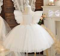 Tiulowa sukienka wyjściowa biała z kokardami komunia wesele