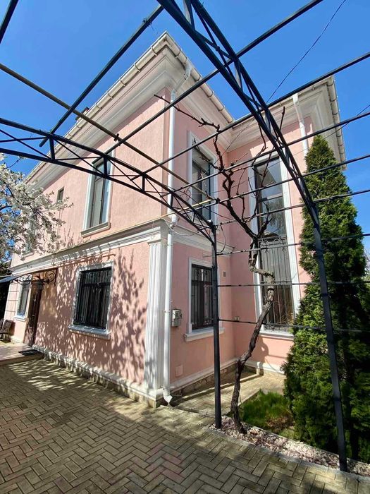 В продаже дом с качественным ремонтом и мебелью.