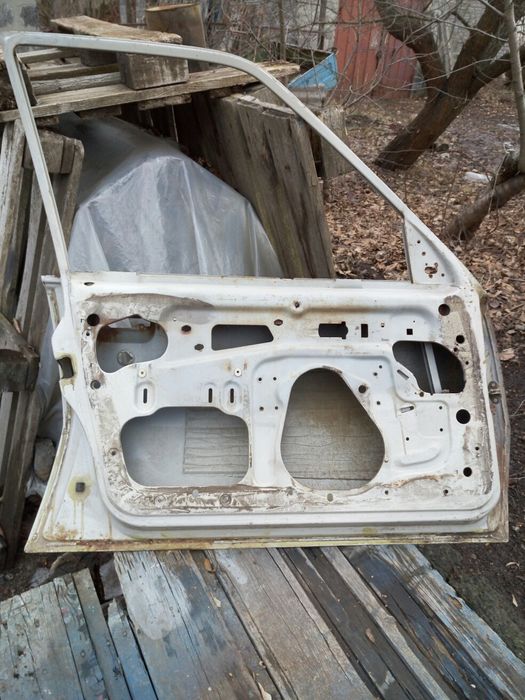 Продам двери водительские Опель Аскона 4х дверный 1983 года выпуска.