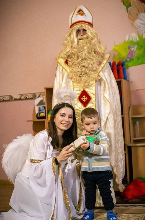 Привітання Миколая та Ангела на виїзд у Львові