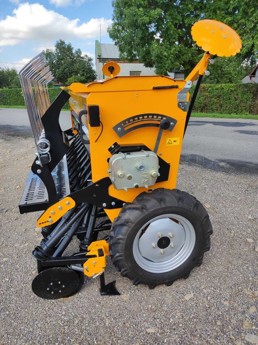 SIEWNIK zbożowy *stopkowy *talerzowy/ znaczniki hydr/ pomost/euro-masz