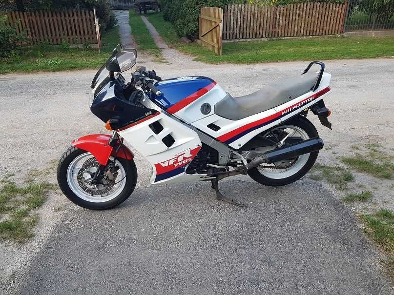 Honda VFR 750 Rc 24