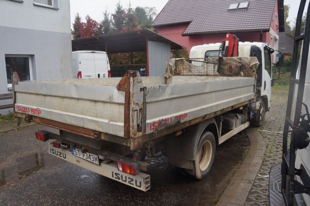 Samochód ciężarowy ISUZU NMR 85