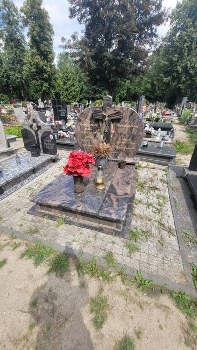 Czyszczenie Pomników , sprzątanie.