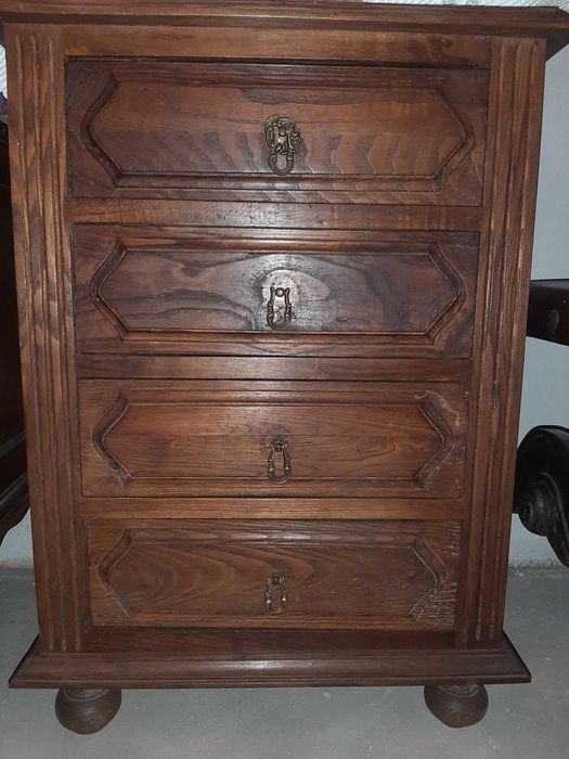 Várias mesinhas de cabeceira