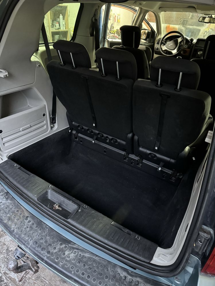 Продам Chrysler Grand Voyager 2009