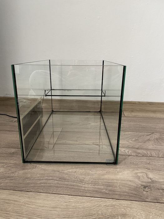 Terrarium z podgrzewaną matą i termometrem