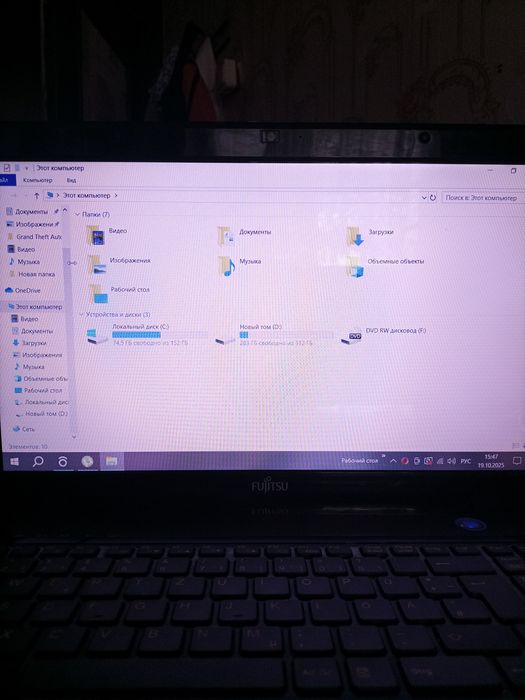 Продаю ноутбук бренду Fujitsu.
